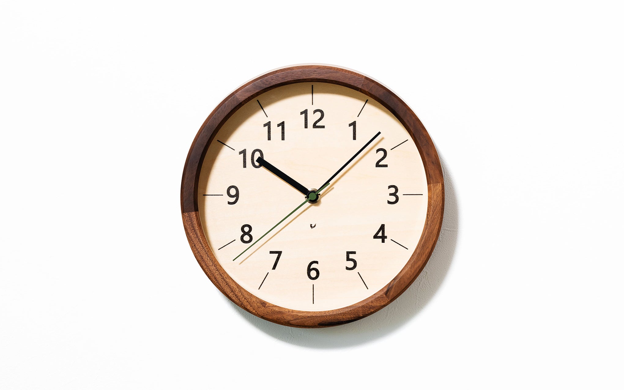 Chambre Small Nut wall clock by Interzero | SCP