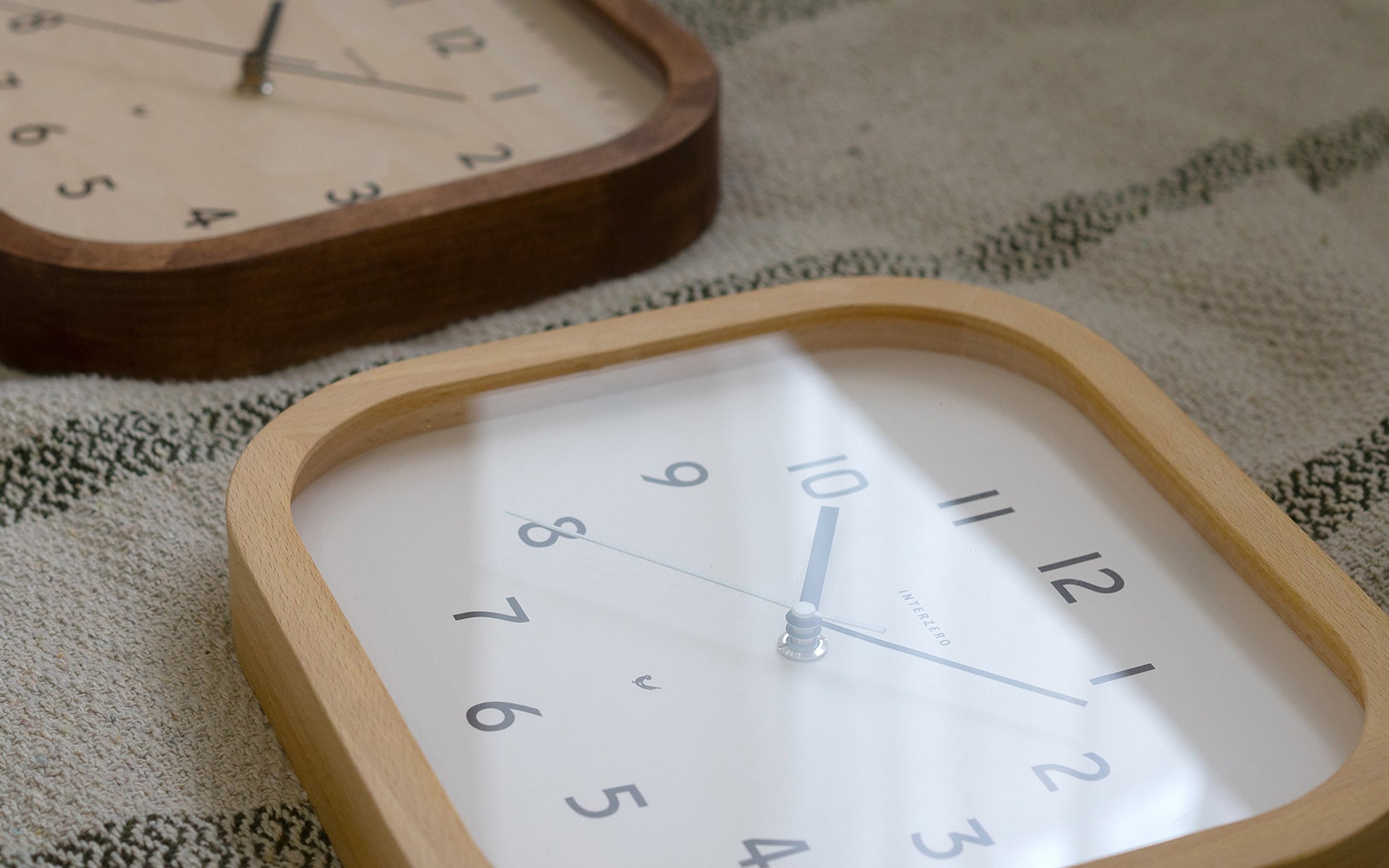 Chambre Calme wall clock by Interzero | SCP
