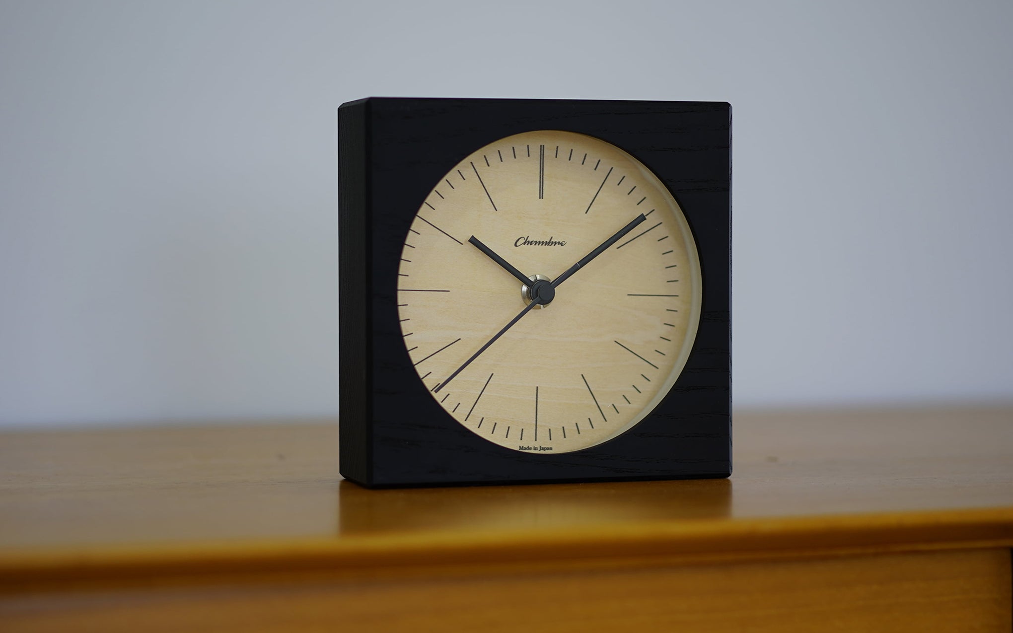 Chambre Line desk clock