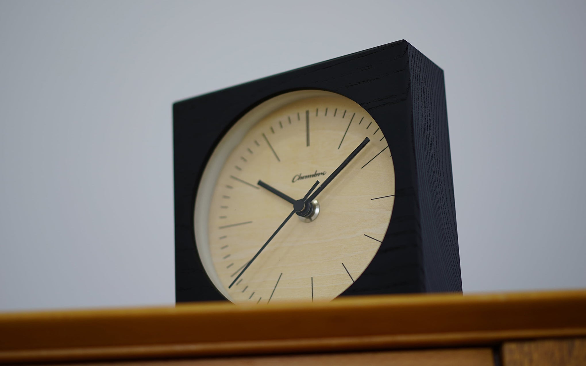 Chambre Line desk clock