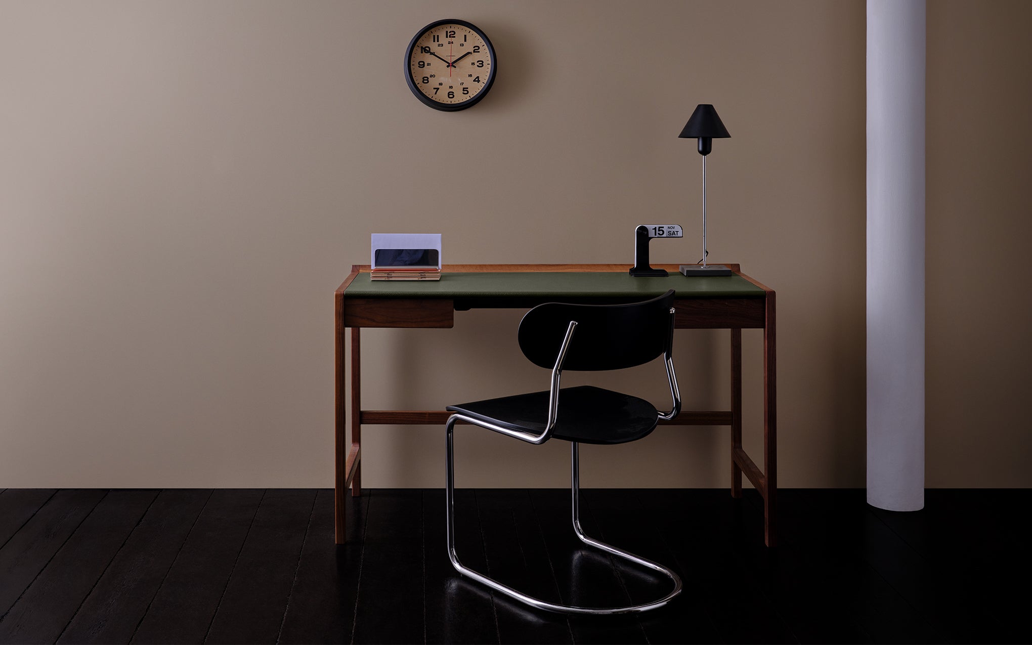 Cedric desk