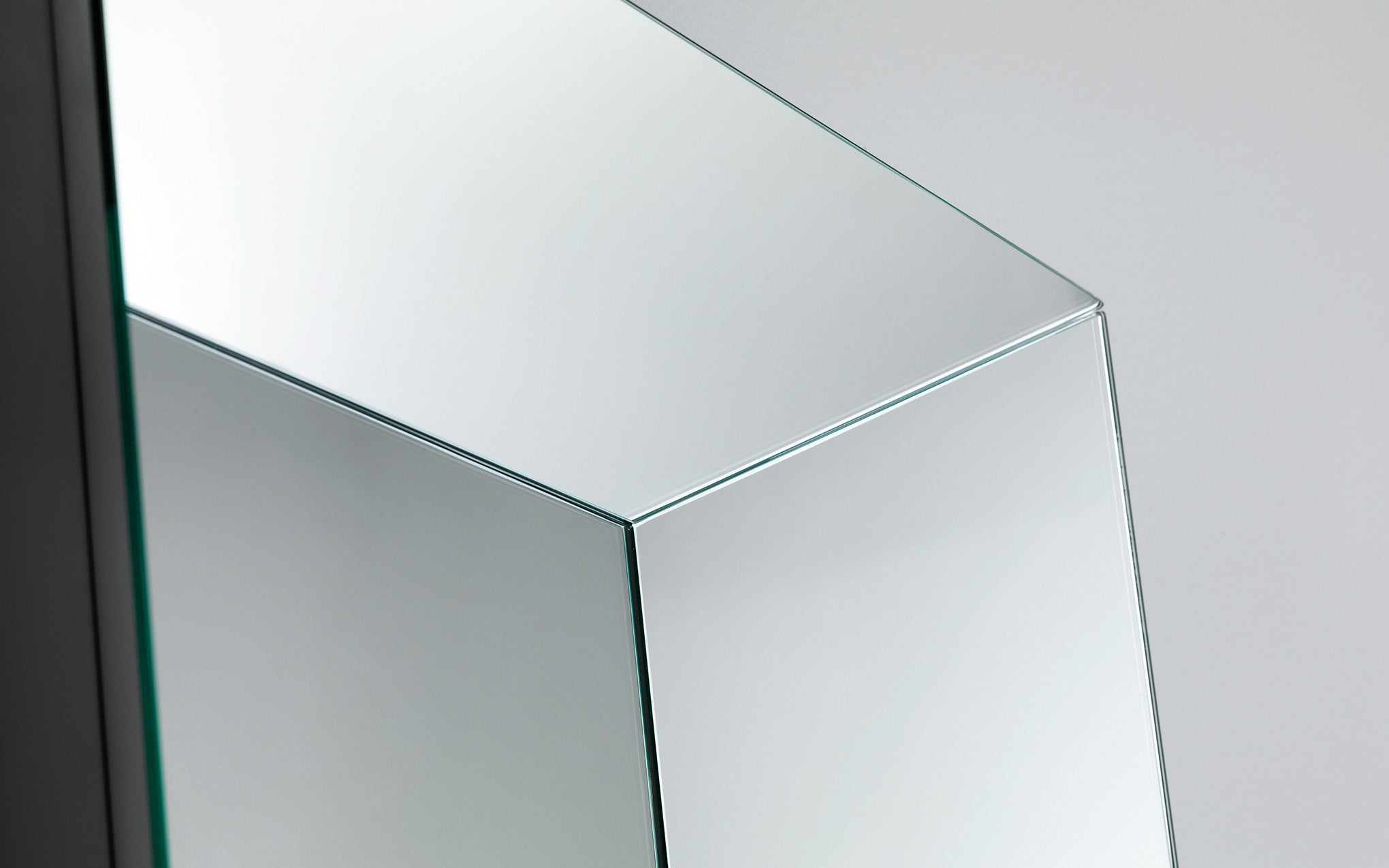 Leon Battista mirror