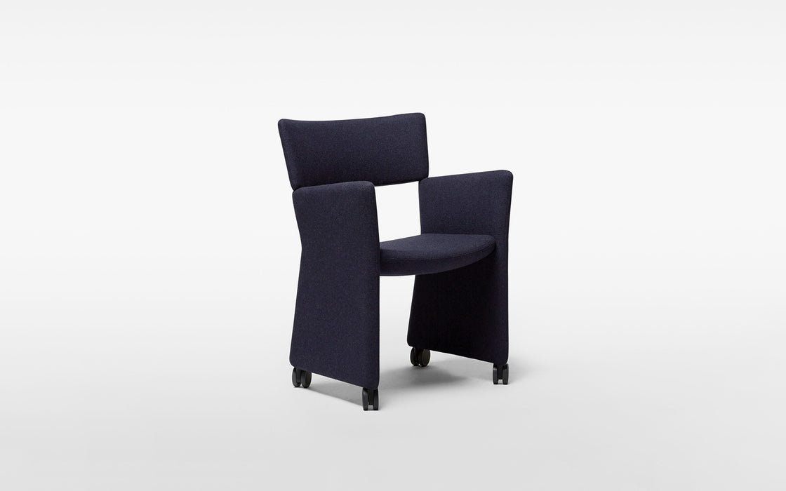 Crown armchair with castors