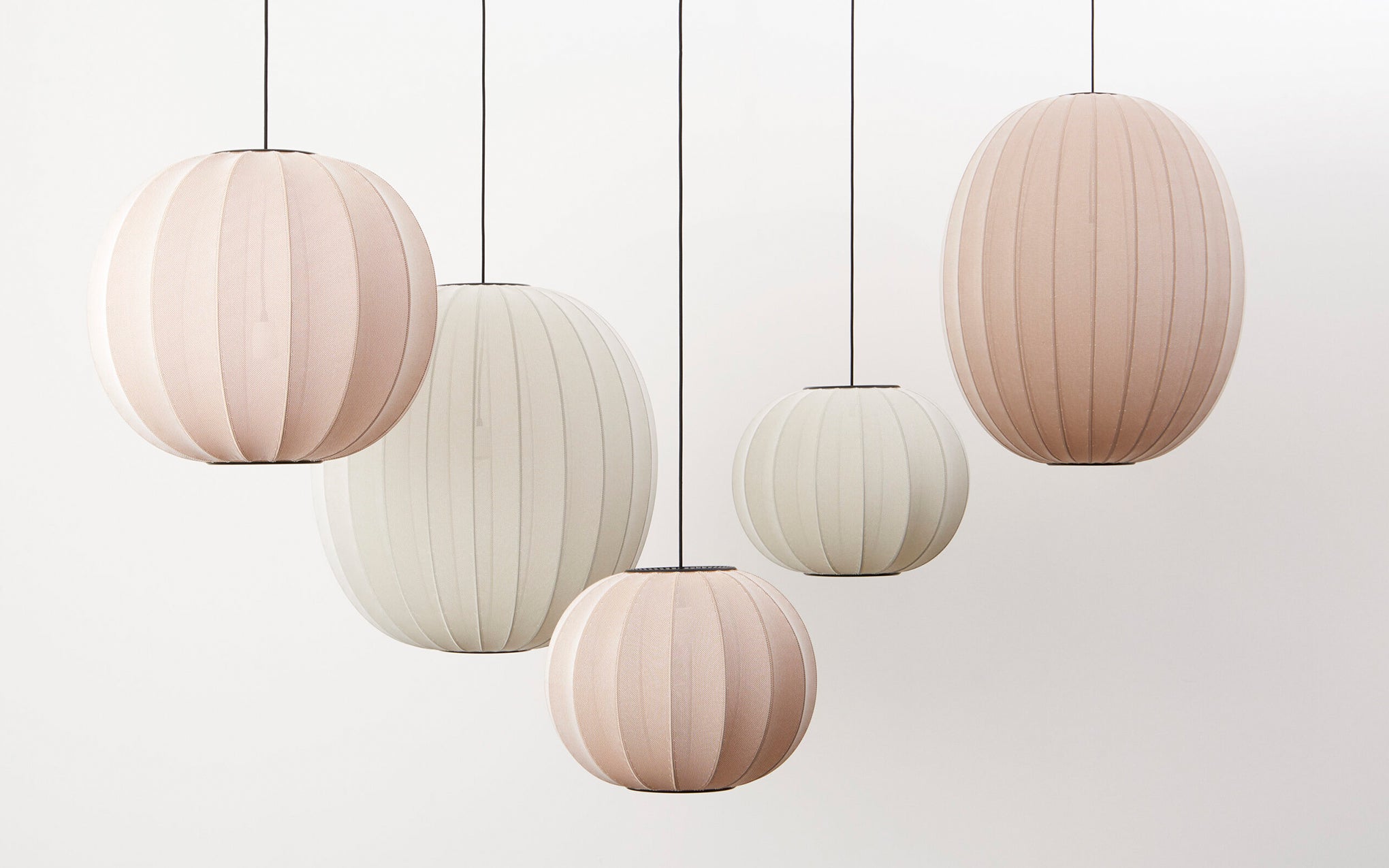 Knit-Wit round pendant