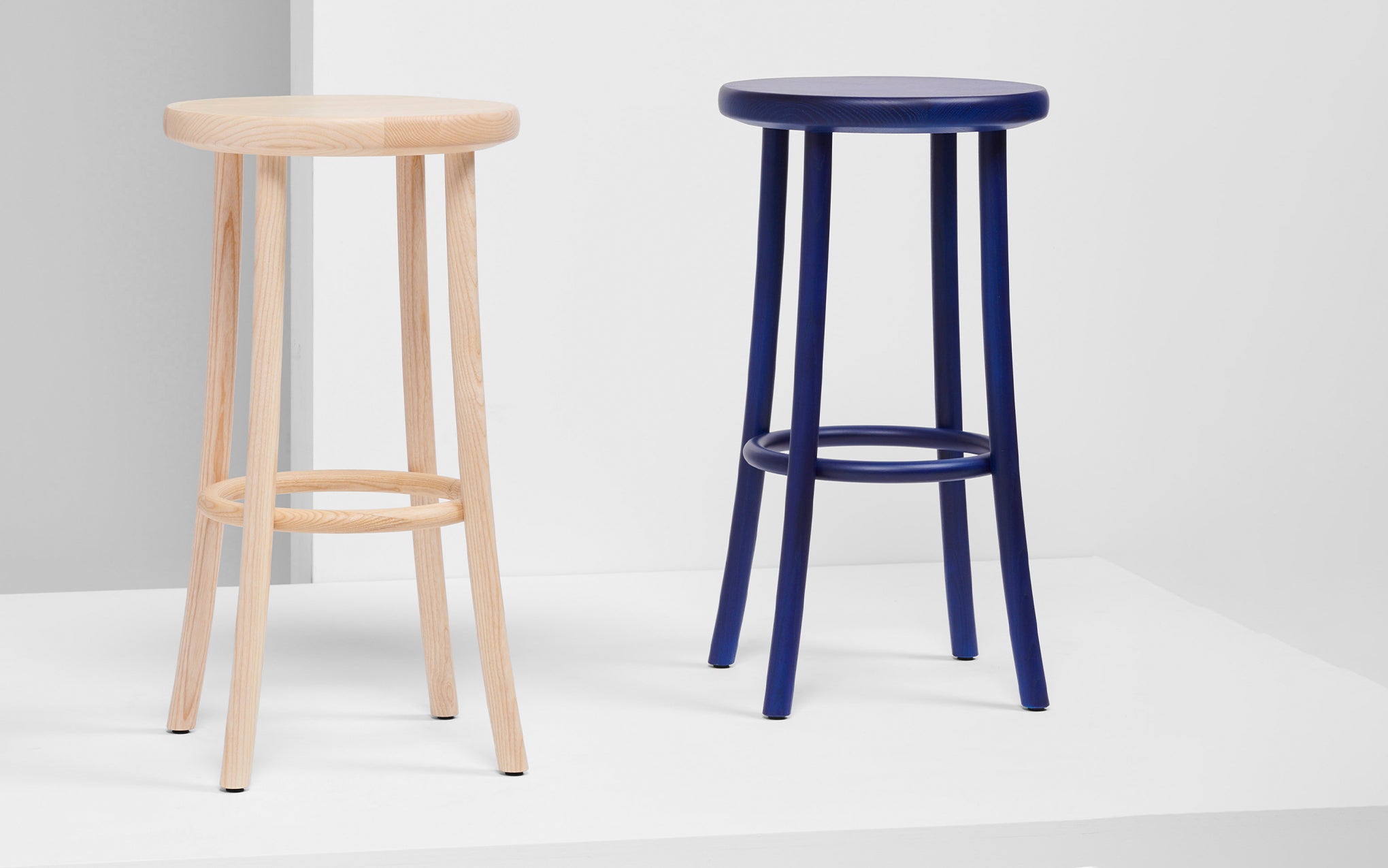 Zampa counter stool