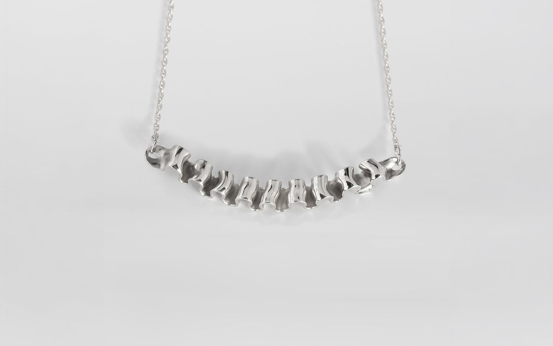 Mirr Wave necklace