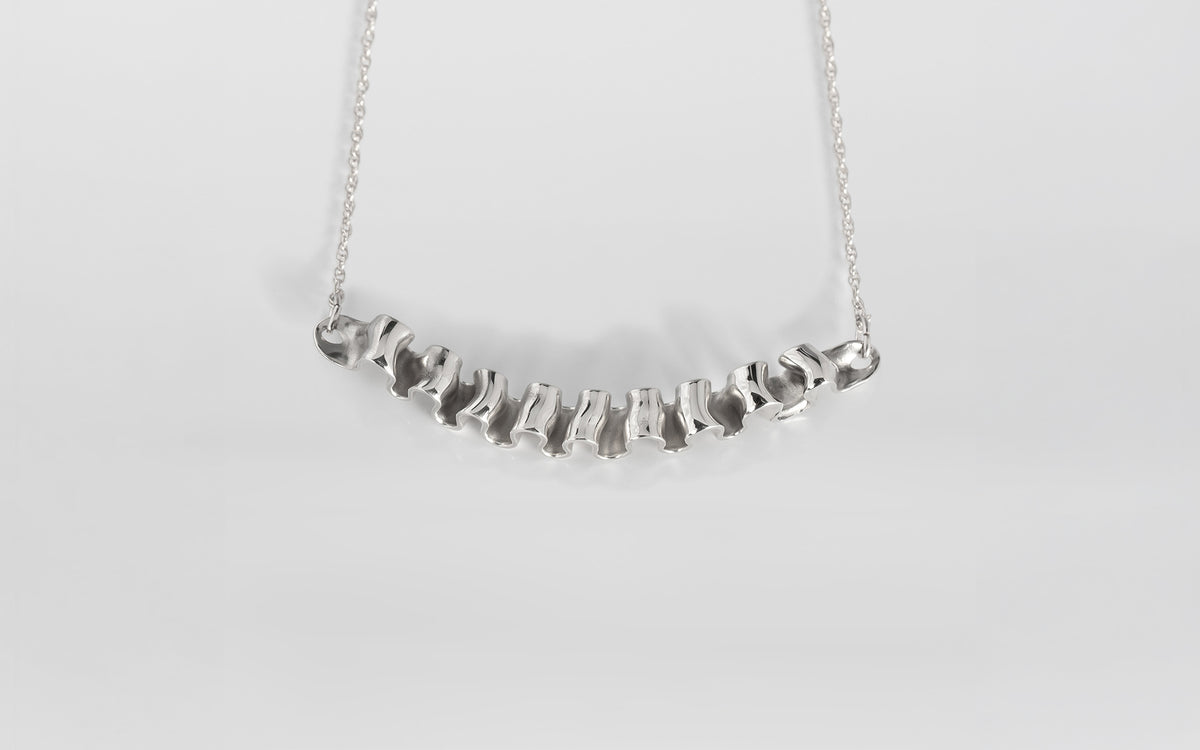 Mirr Wave necklace