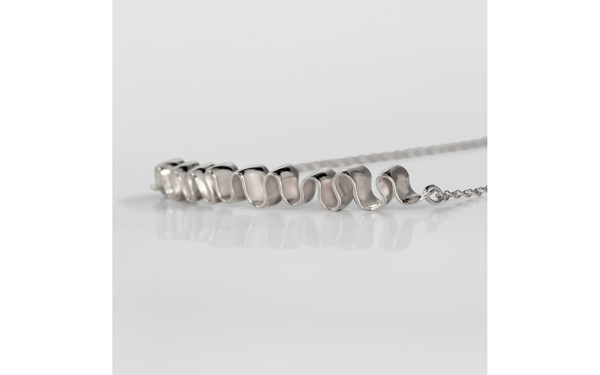 Mirr Wave necklace