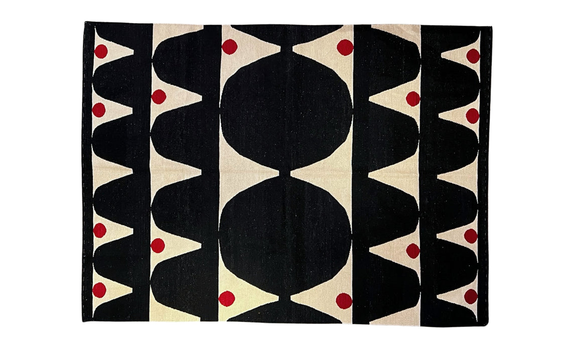 Modern Kelim – black triangles w. ruby dots