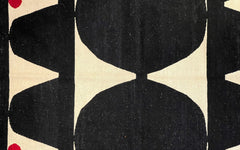 Modern Kelim – black triangles w. ruby dots