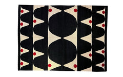 Modern Kelim – black triangles w. ruby dots