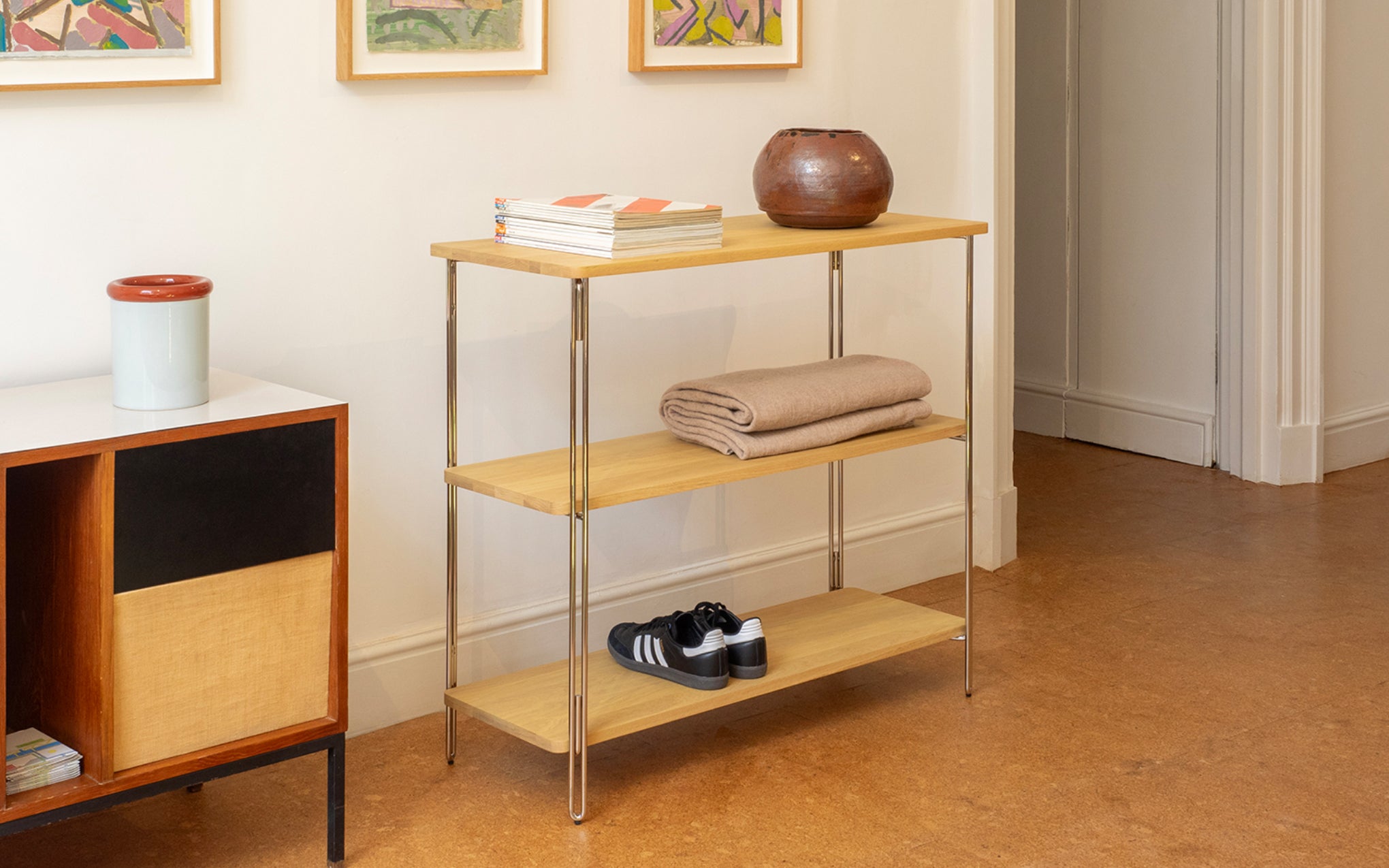 Inline floor shelving