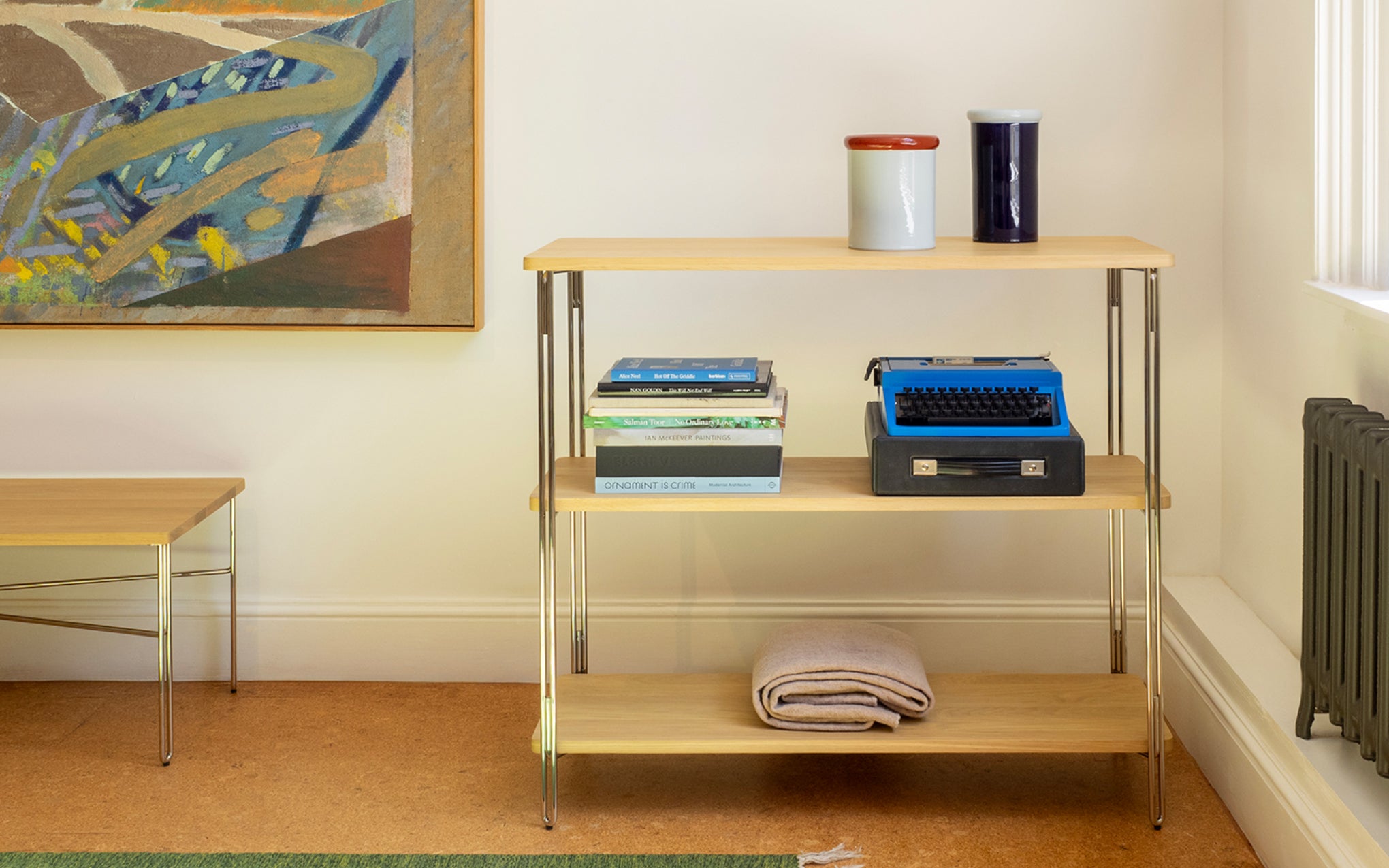 Inline floor shelving