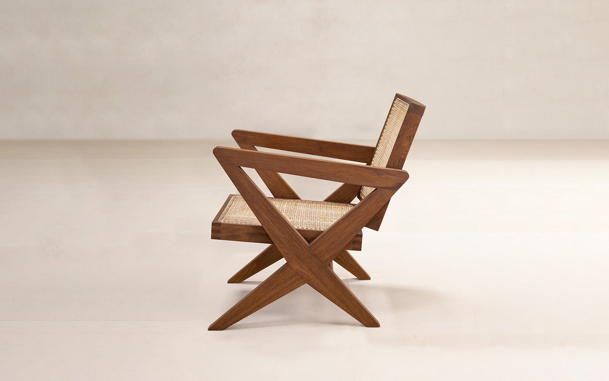 Cross easy chair