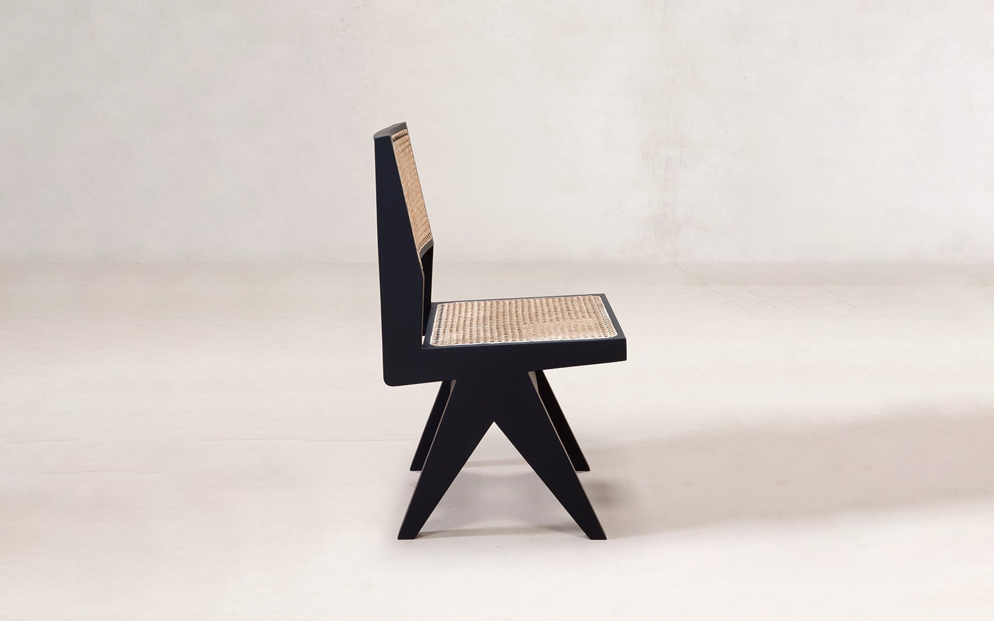 Armless dining chair