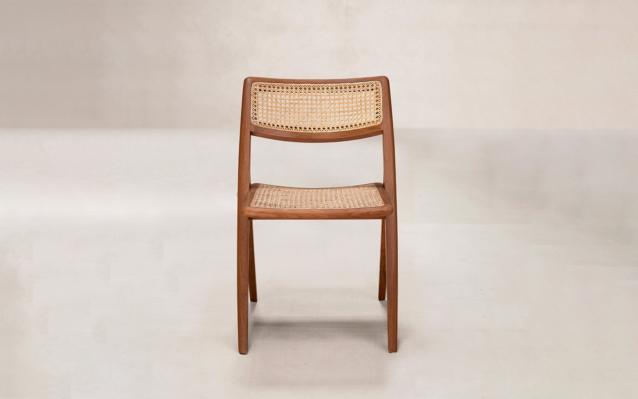 Muṅgāru dining chair