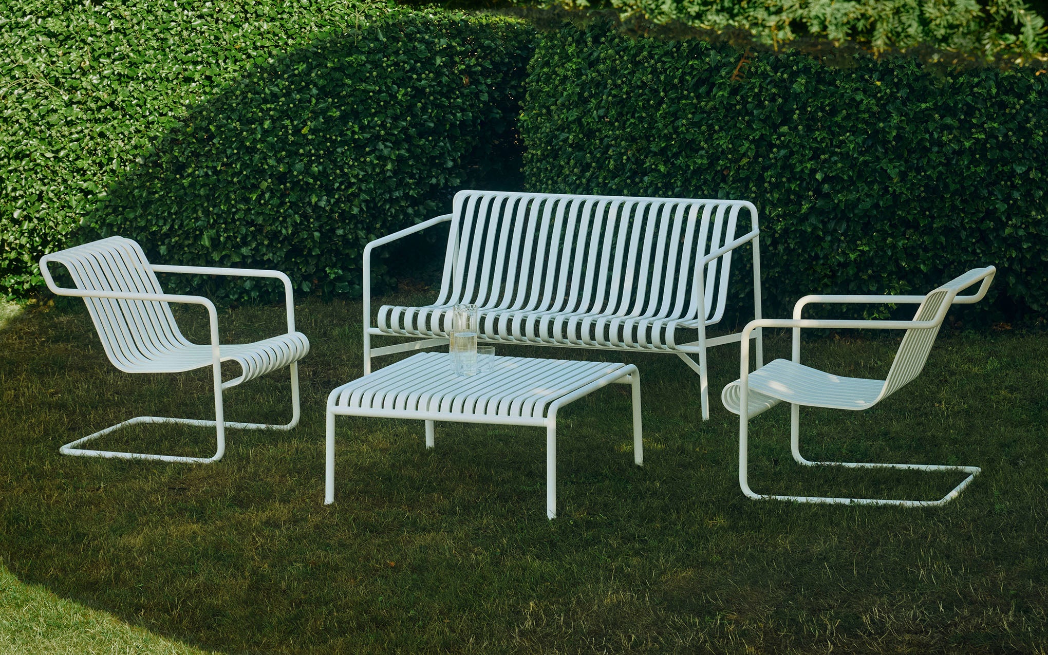 Palissade cantilever lounge chair