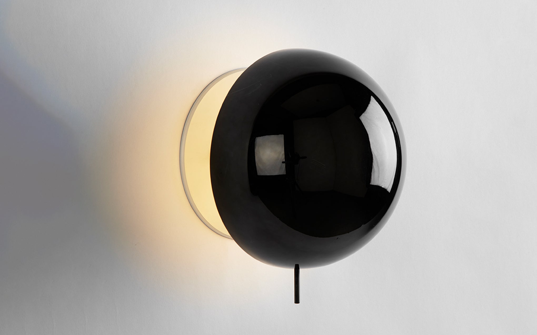 Eclipse fixed wall sconce
