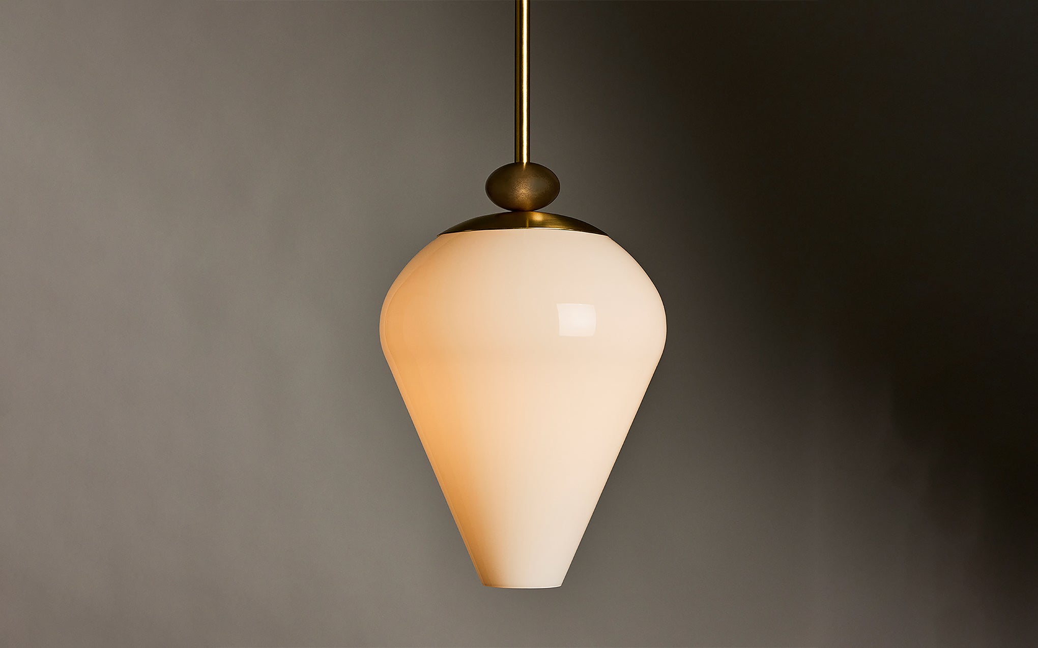 The Roll & Hill Pendant 03 - tulip