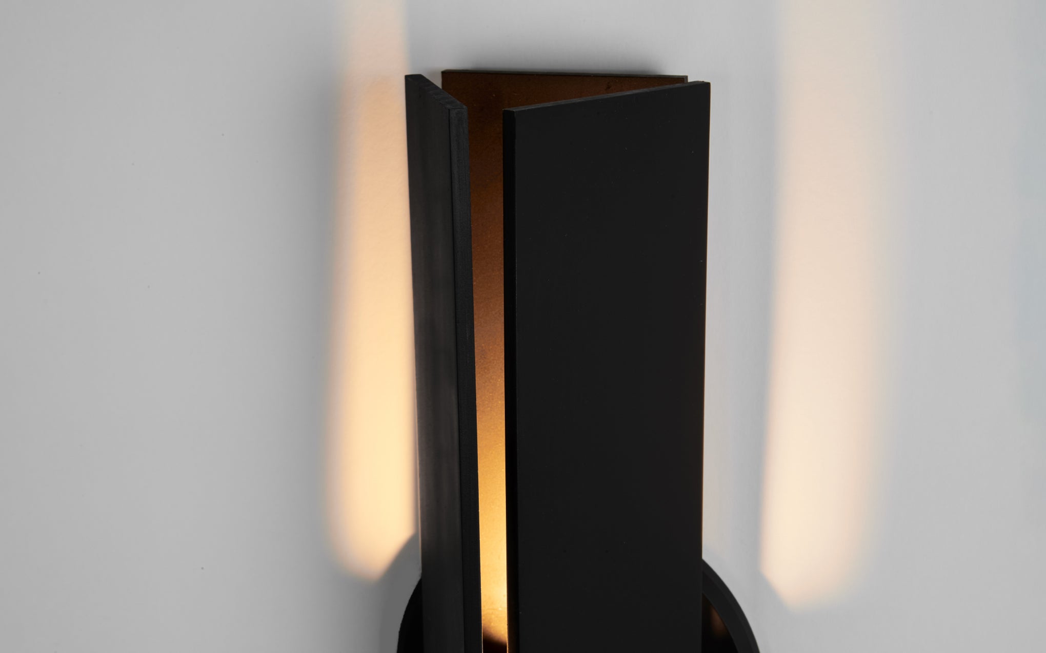 Delta sconce