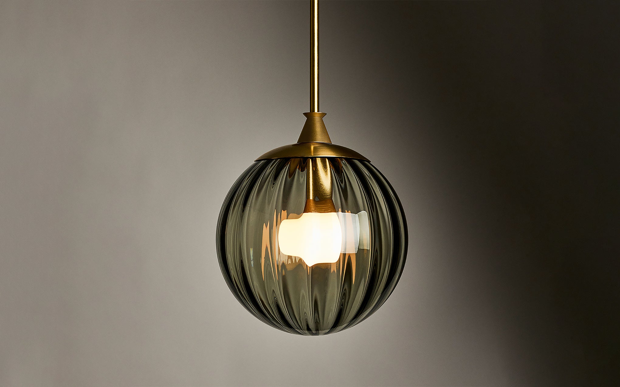 The Roll & Hill Pendant 02 - globe