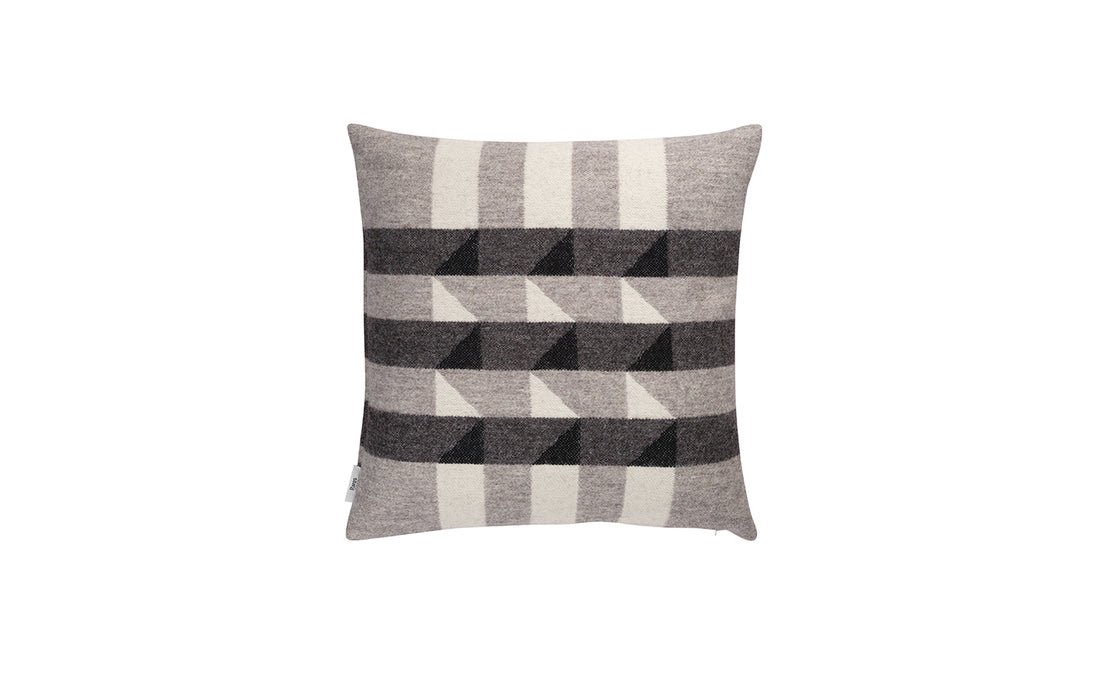 Kvam cushion - greyscale