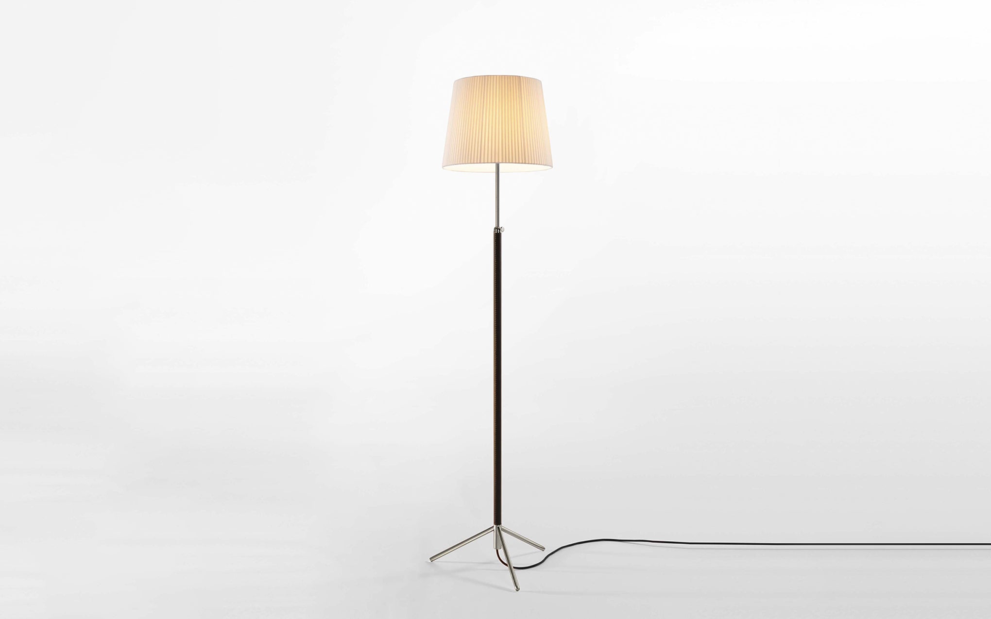 Pie de Salón floor lamp