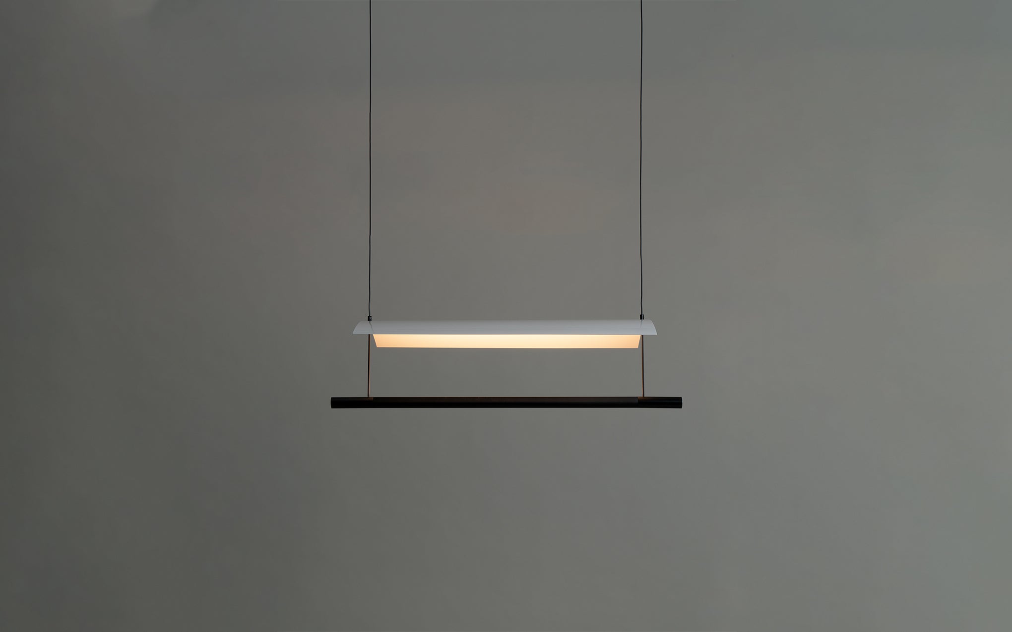 Lámina pendant light by Antoni Arola for Santa & Cole | SCP