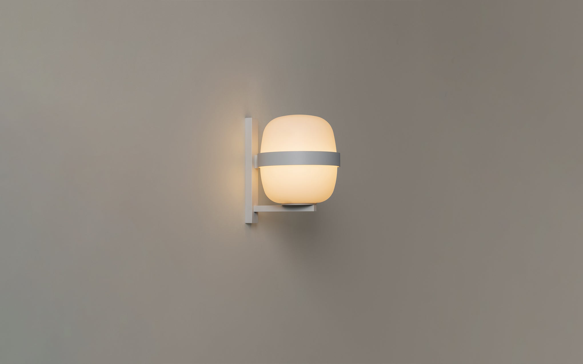 Wally Cestita wall light