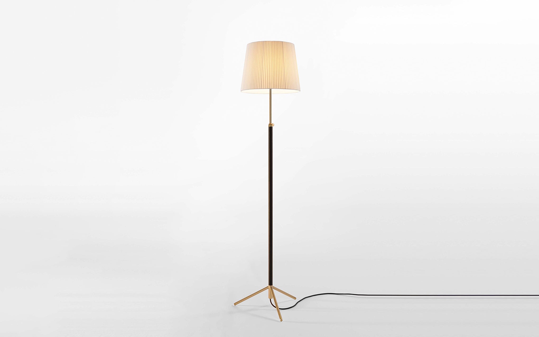 Pie de Salón floor lamp