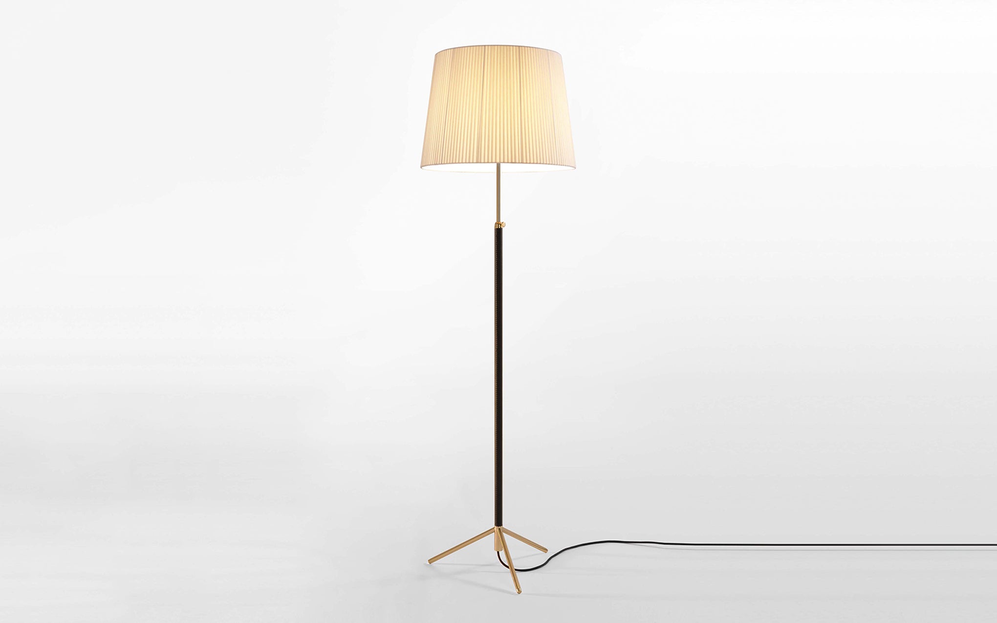 Pie de Salón floor lamp