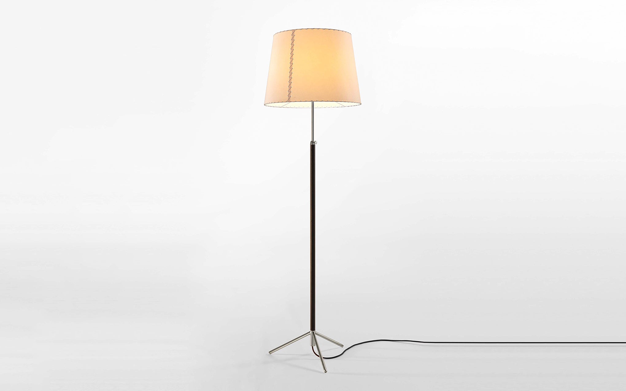 Pie de Salón floor lamp