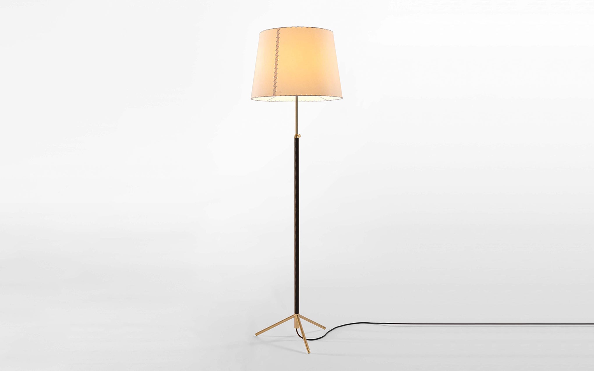 Pie de Salón floor lamp