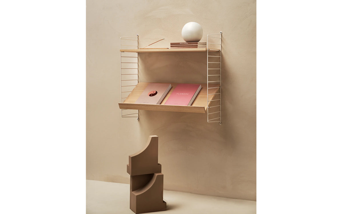 String magazine shelf