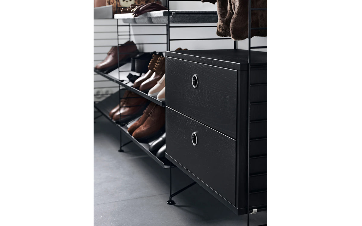 String metal shoe shelf