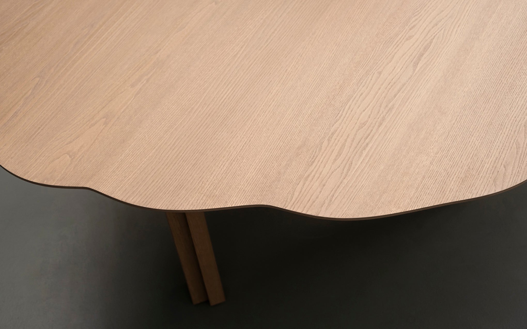 Parker dining table