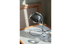 Flowerpot VP4 desk light