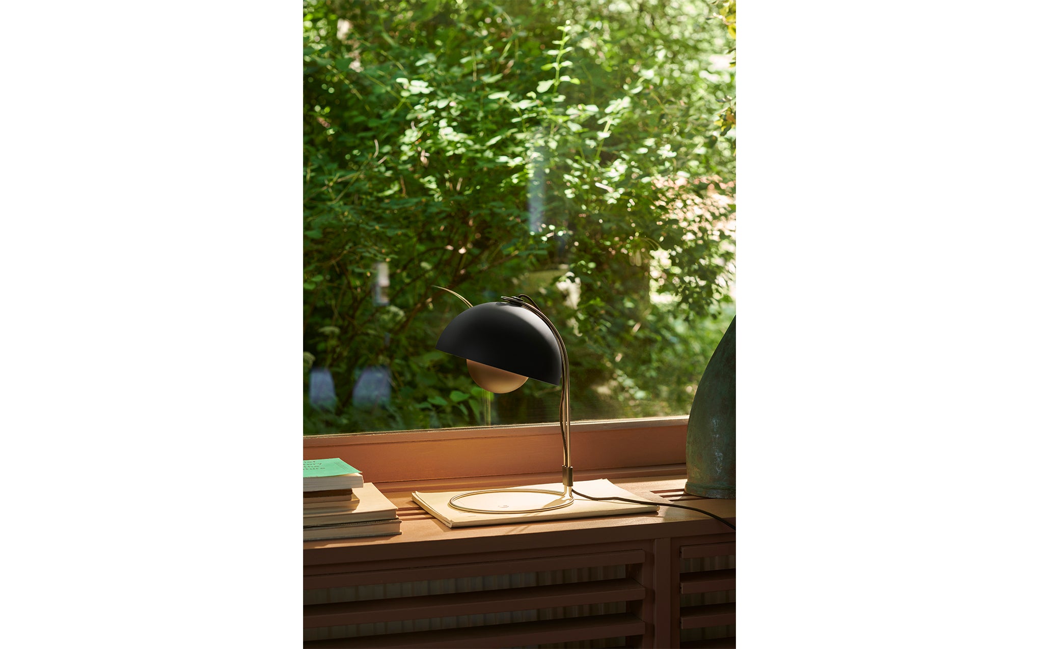 Flowerpot VP4 desk light