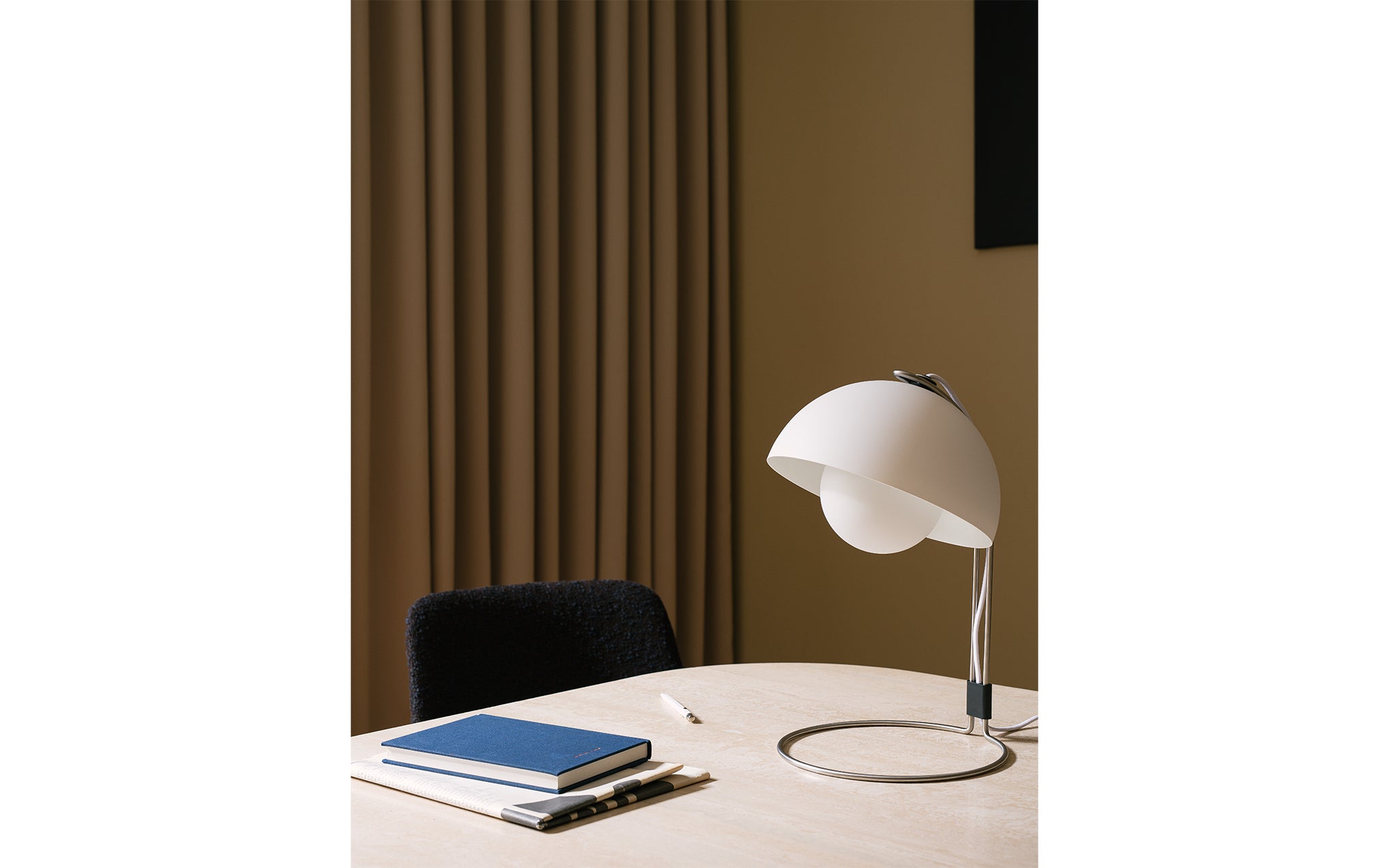 Flowerpot VP4 desk light