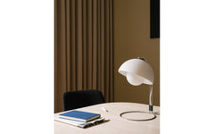 Flowerpot VP4 desk light