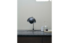 Flowerpot VP4 desk light