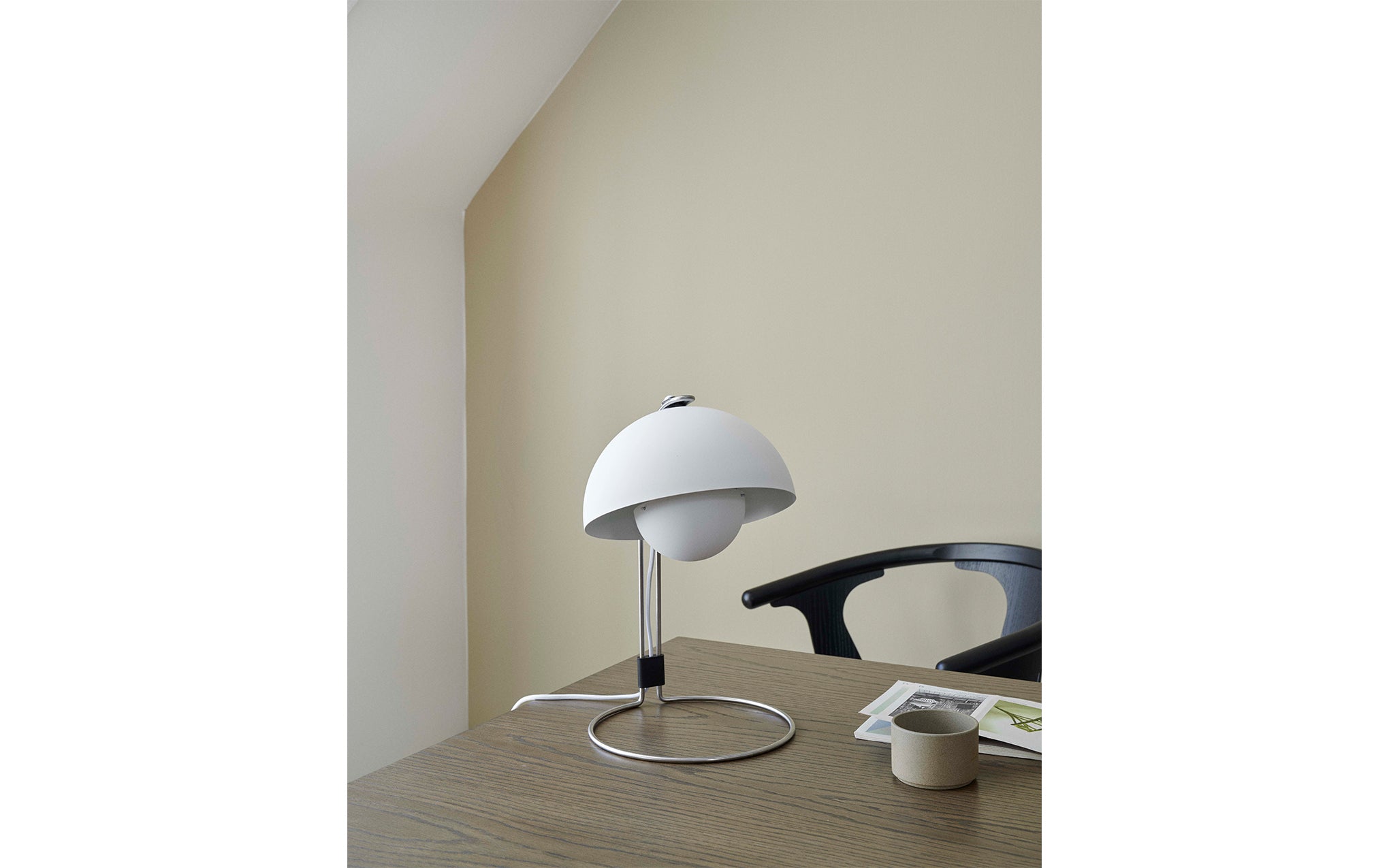 Flowerpot VP4 desk light