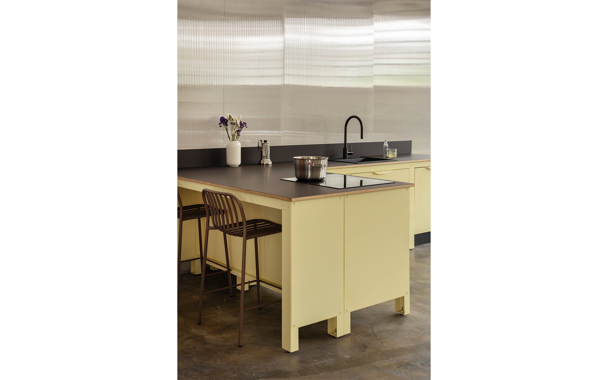 Very Simple: Kitchen - faded yellow