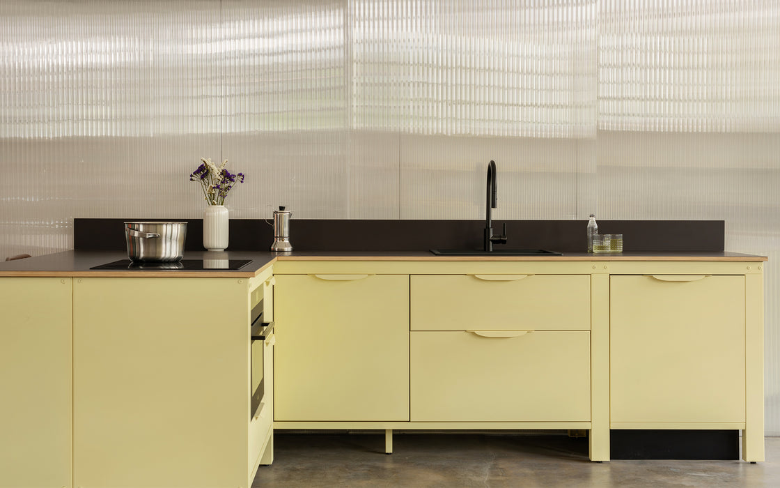 Very Simple: Kitchen - faded yellow