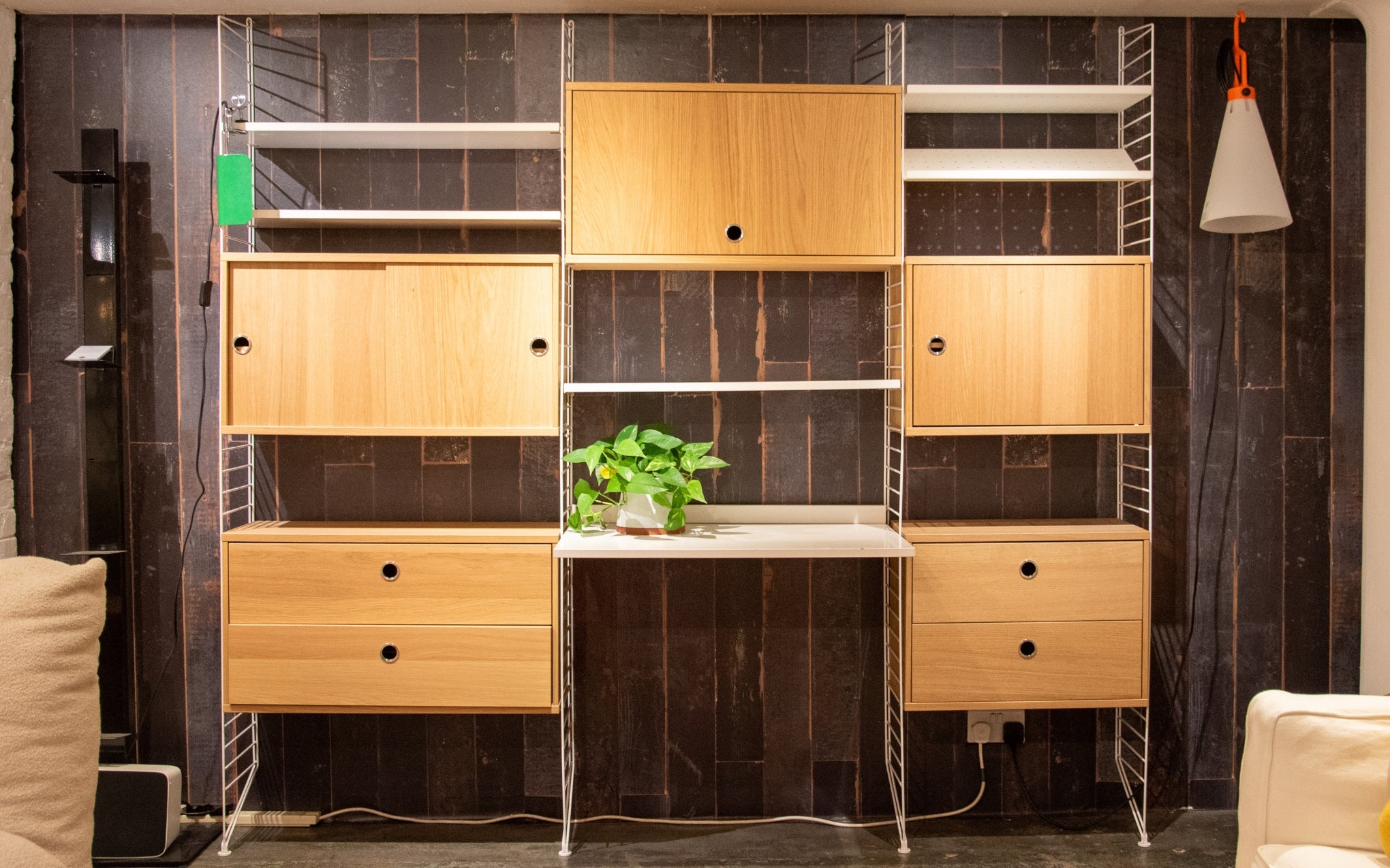 Ex-Display String shelving - workspace configuration