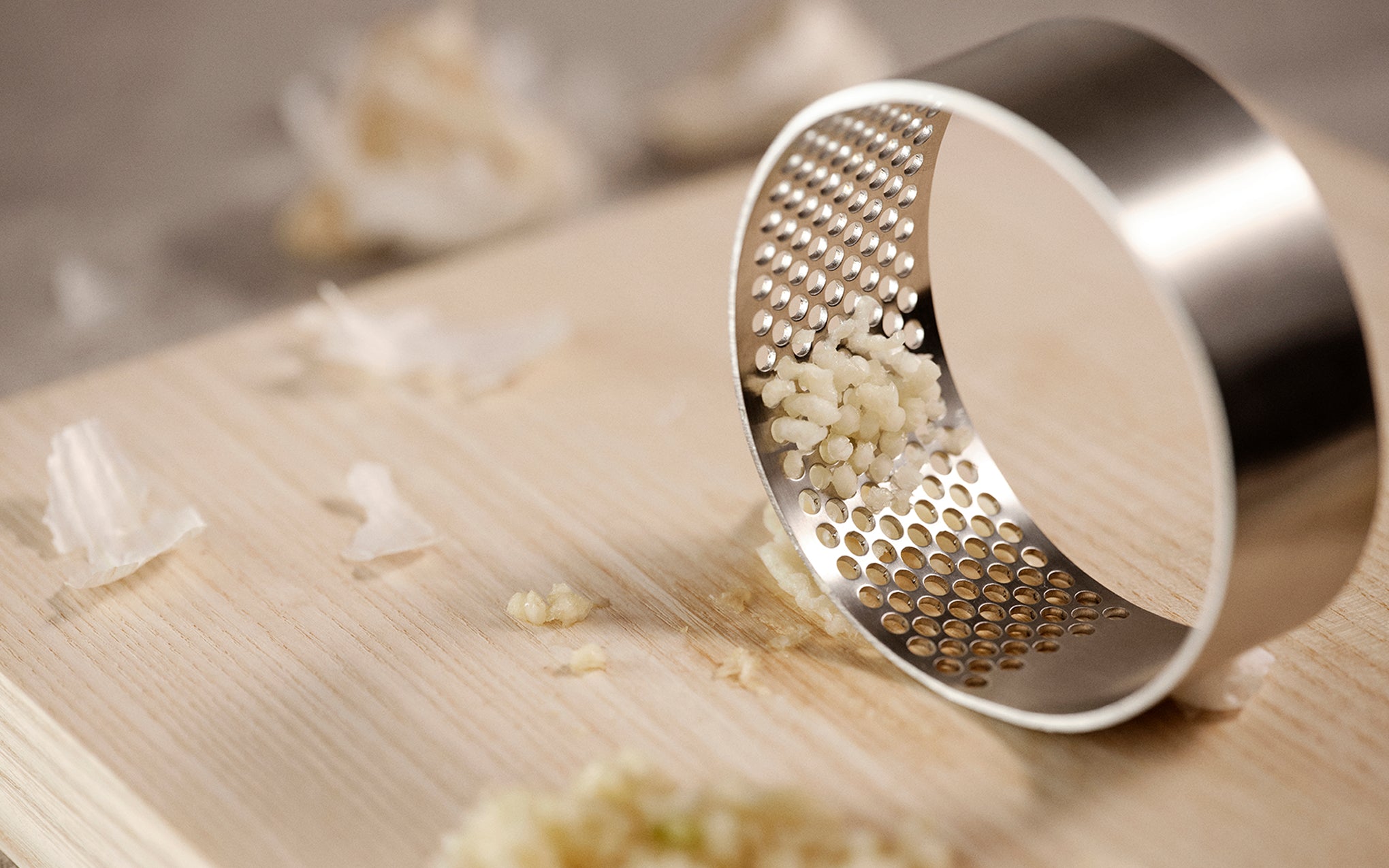 Singles garlic press