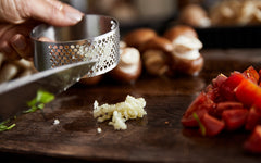 Singles garlic press