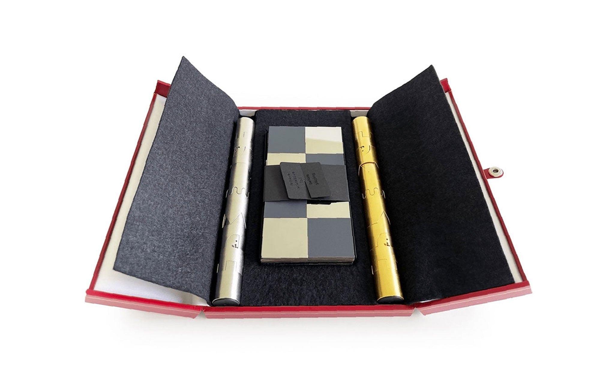 Cy Endfield travel chess set