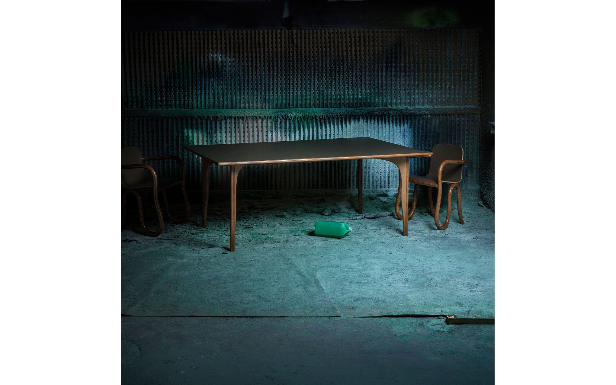 Kolho medium dining table