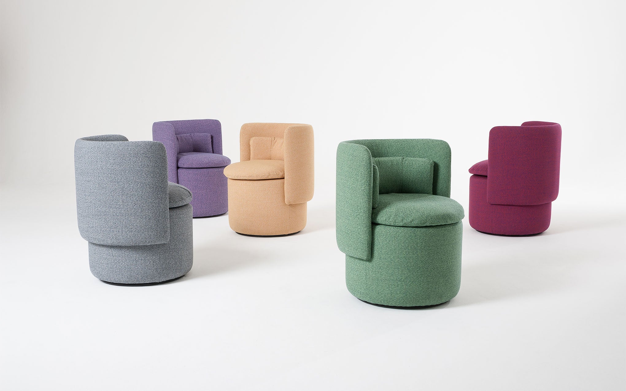 Group cocktail chair with swivel base